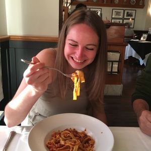 Meet your Posher, Selena